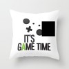 The keyboard handle of game fans is close to the pillow case, polyester pillow case and game fans