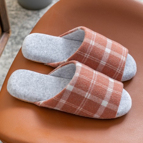 Machine washable Four Seasons Home Furnishing Couple Silent Cotton Slippers Indoor Silent Men and Women Wooden Floor Slippers