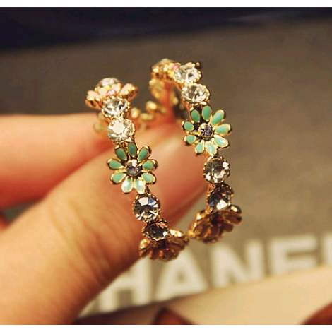 Boutique Korean Fashion Ol Exquisite Fashion Small Chrysanthemum Simple Earrings Nhsc193678