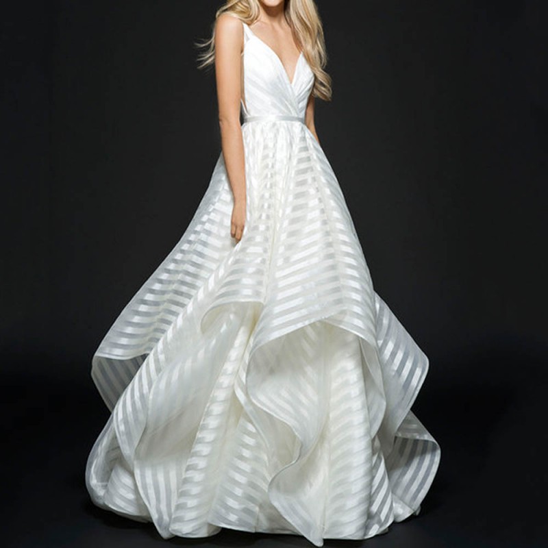 2021 backless lace middle waist small tail beautiful light luxury white small fresh simple wedding dress