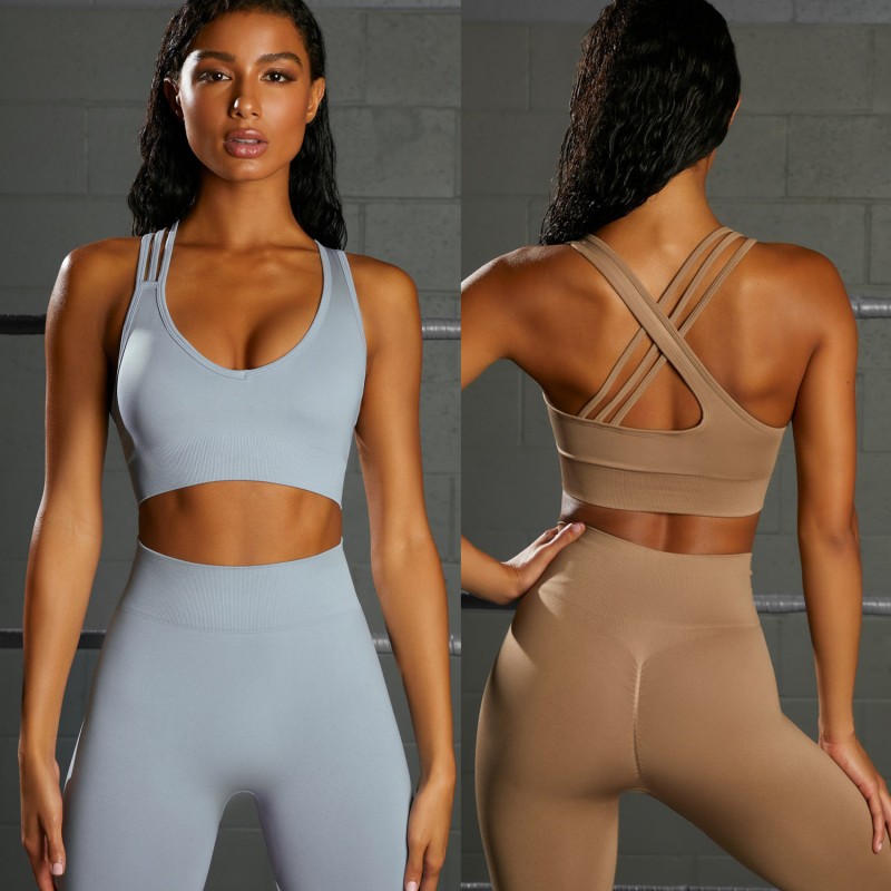 2021 autumn and winter seamless yoga clothes women's beautiful back sports fitness clothes European and American hip lifting high waist Yoga Pants 